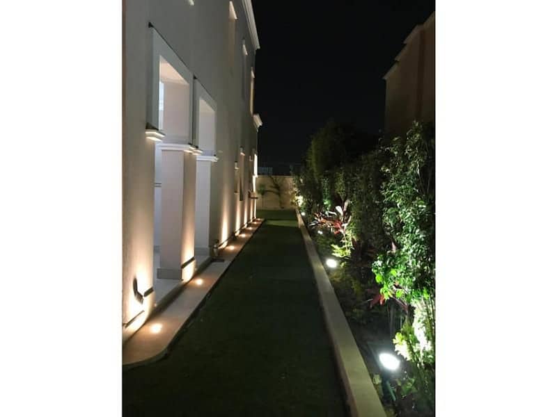 Standalone Villa For Rent in Mivida Compound , New Cairo Luxury finishing with Owner finishing Prime location - Aanzicht 3
