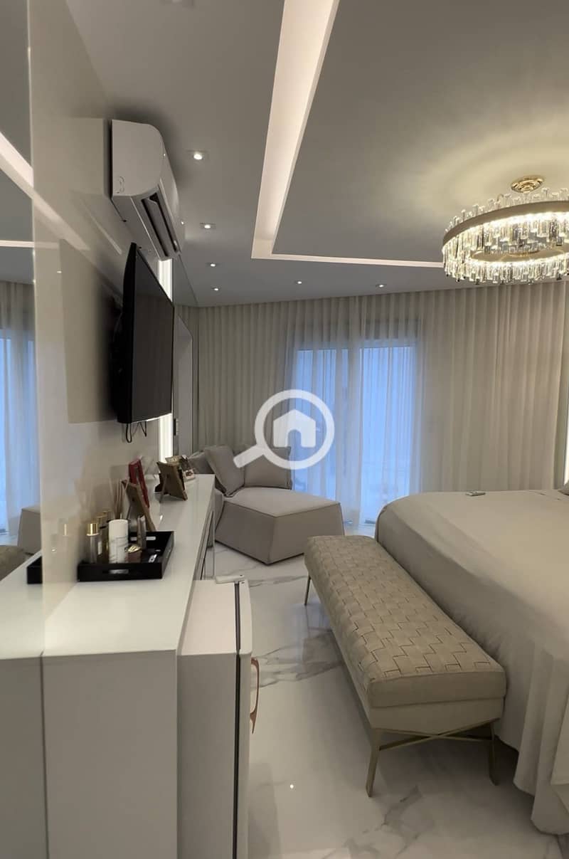 Ready-to-move-in villa in Al Shorouk, in La Vista Patio, 5 minutes from Cairo International Airport - More