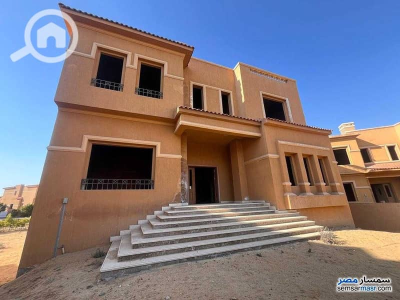 8 realestate_فيلا-مستقلة-بدون-تشطيب-مساحة-المبانى-1031-م2-و-بها-حديقة-خاصة-بكمبوند-القطامية-جاردنز-بالتجمع-الخام_2520240624243741. jpg