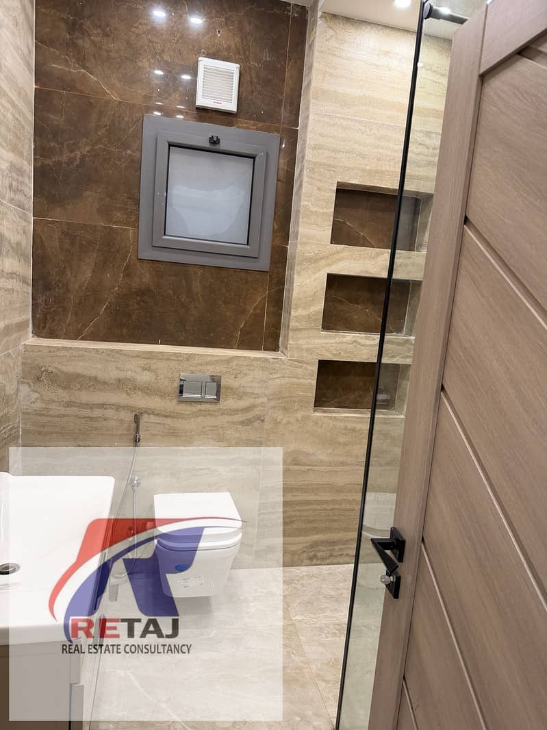 Apartment for rent, 220 square meters, in a villa area in New Cairo, raised ground floor with a private garden. New lease, super deluxe finishing, in - Widok 2