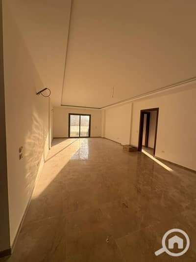 3 Bedroom Flat for Sale in Sheikh Zayed, Giza - IMG-20260119-WA1367. jpg 3 Bedroom Flat for Sale in Sheikh Zayed, Giza - IMG-20260119-WA1367. jpg
