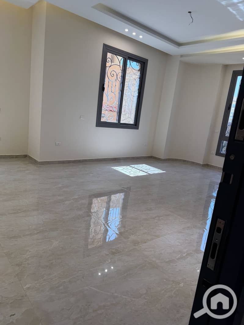Apartment for rent in East Akademiya, ground floor with a garden and private entrance. - Fler