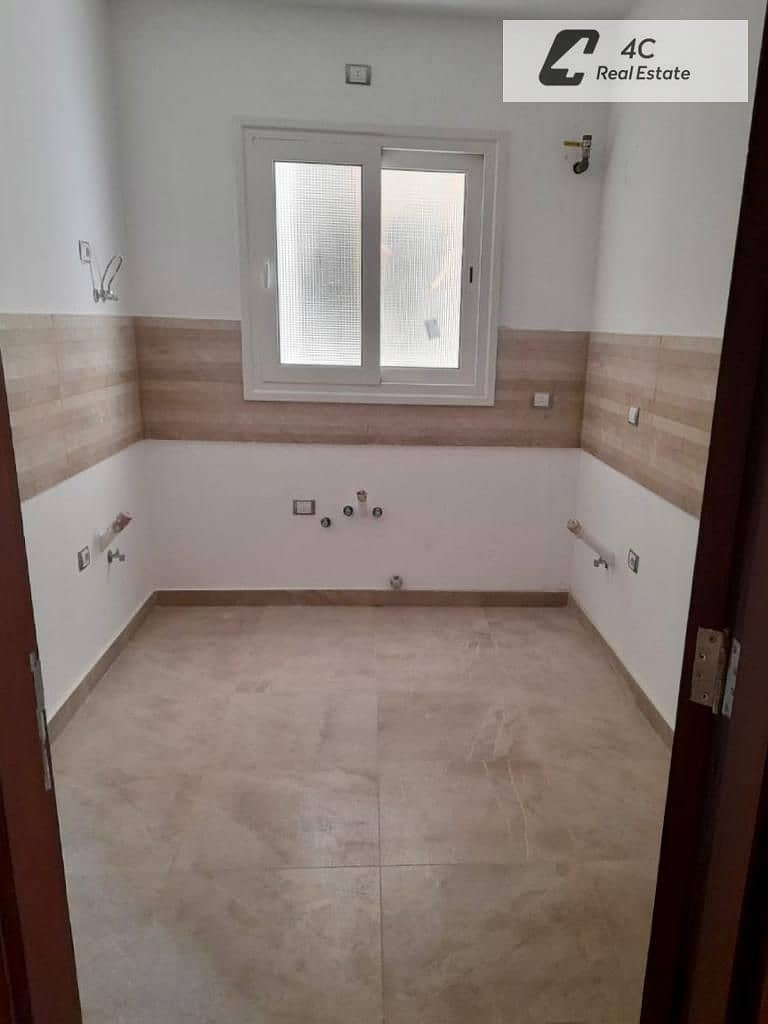 Receive a fully finished apartment for less than the market price Immediate resale Open view landscape Regents Park-New cairo With distinctive layout - Więcej
