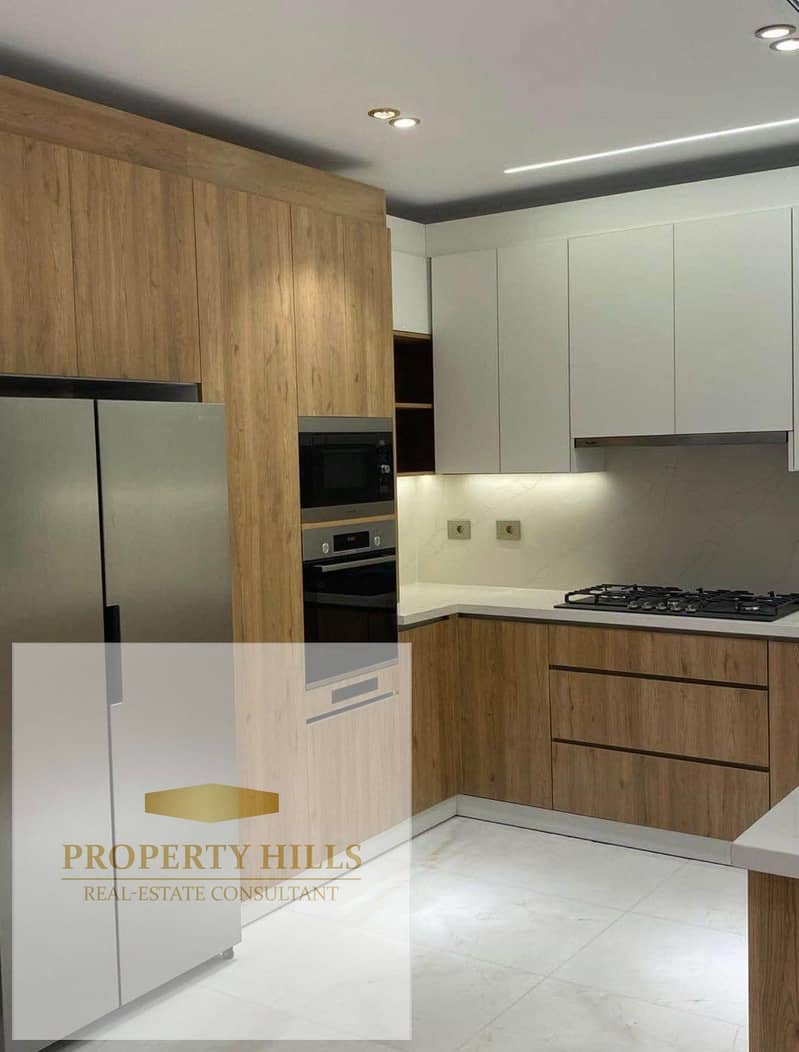 Ultra Super Lux Finished Townhouse at a Great Price in Saada Compound – New Cairo A unique opportunity to own a ready-to-move townhouse in one of New - Görünüm 4