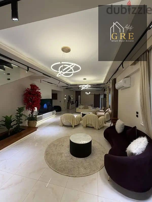 A golden opportunity to sell a 380m duplex with furniture and appliances, a private garden, an independent entrance, a sea view, and a prime location in the 9th District, Sheikh Zayed, with spacious areas. - Ansicht 4