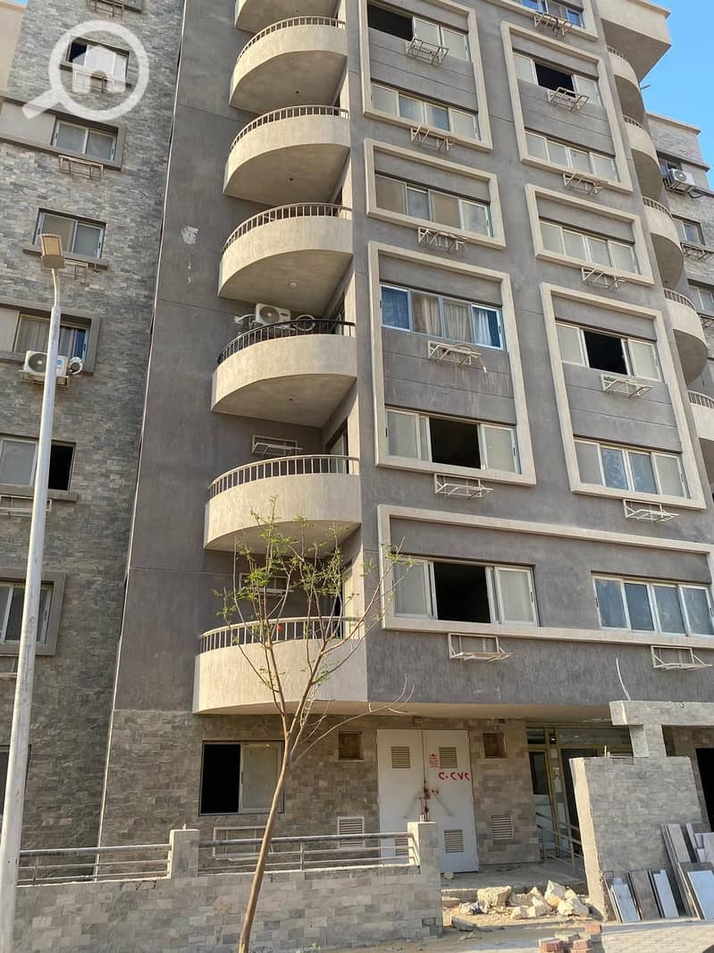 A 127 sqm apartment in a prime location with an open view, including a registered electricity meter. - Widok 2