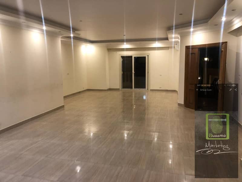 Apartment for rent in the Eighth District with a kitchen, air conditioning, and a private garden. - Widok 2