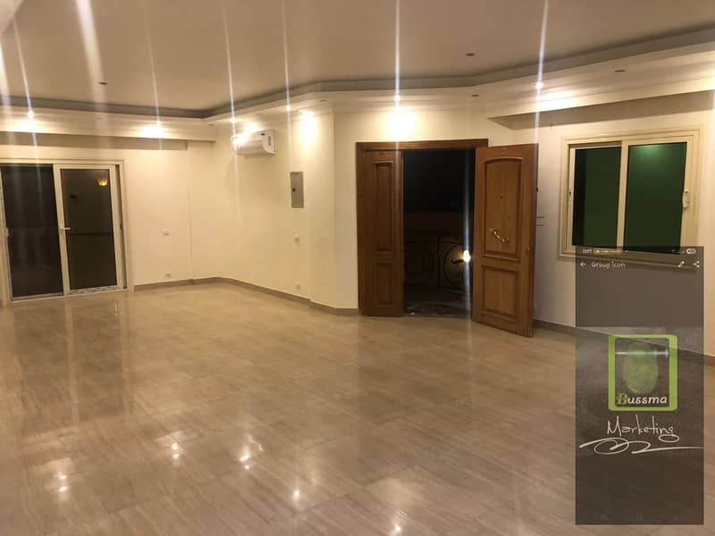 Apartment for rent in the Eighth District with a kitchen, air conditioning, and a private garden. - Widok 4