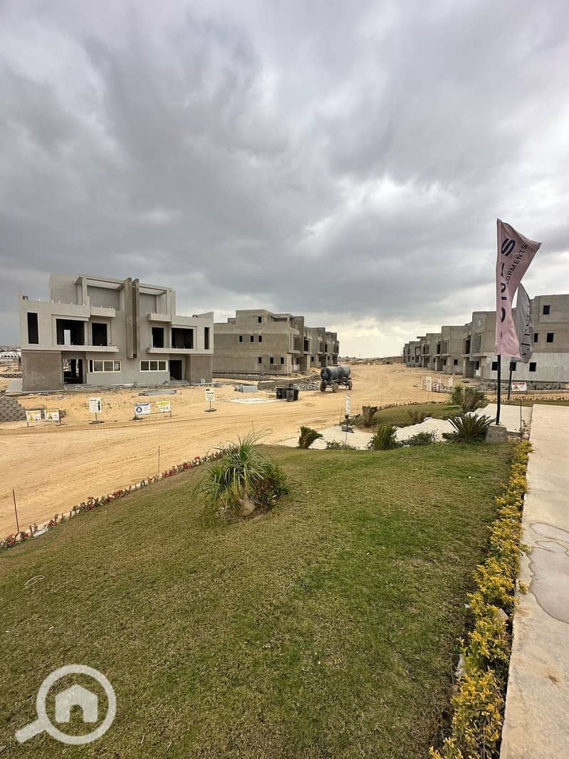 Twin house in dunes for sale minutes from Beverly Hills Sodic and Sphinx Airport - Więcej
