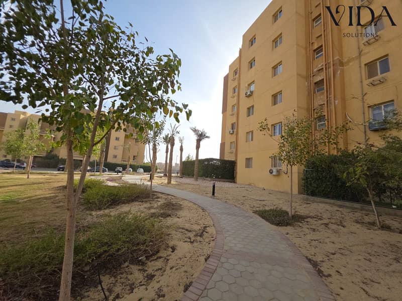 105 sqm Fully Finished Apartment for sale in Ashgar City compound with prime price - Więcej