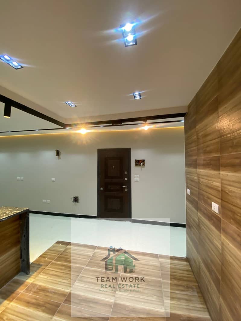 A fantastic apartment in a prime location and at a great price! A first-time occupancy, super deluxe, modern finishing, Sheikh Zayed, District 16 - Vista 5