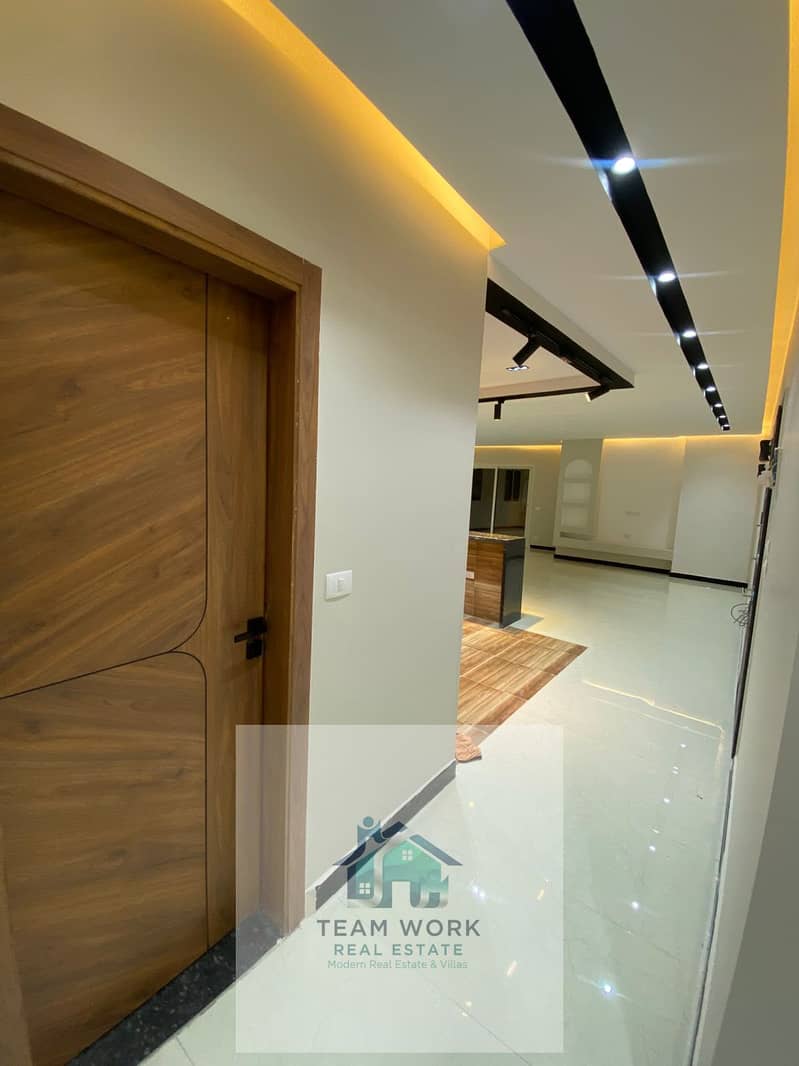 A fantastic apartment in a prime location and at a great price! A first-time occupancy, super deluxe, modern finishing, Sheikh Zayed, District 16 - Vista 6