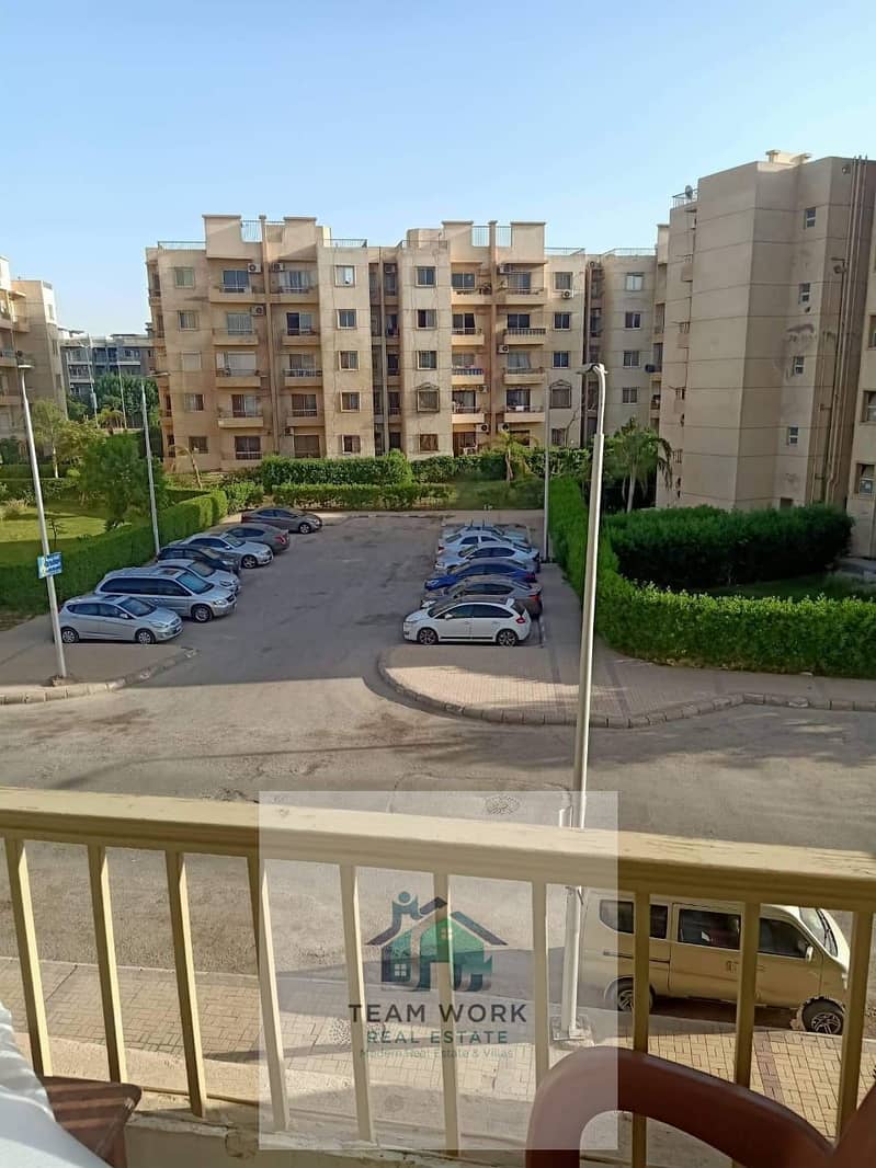 Furnished apartment for sale in Al-Mustaqbal Buildings at a very bargain price. Prime location with a landscape view. Air-conditioned. Sale includes f - Ansicht 3