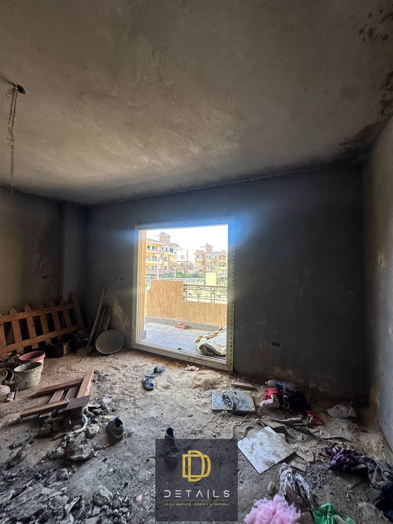 Investment apartment with a share in the land, 220 sqm, comprising 3 bedrooms, 3 bathrooms, and a spacious walk-in closet. - Mehr