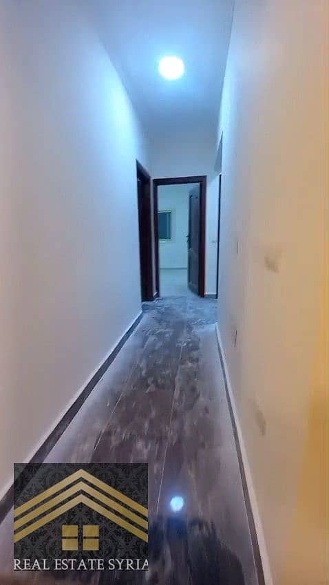 Apartment for rent, ultra-super-lux finish, fourth district, three rooms and a bathroom for a final bargain price of 10,000. - Mehr
