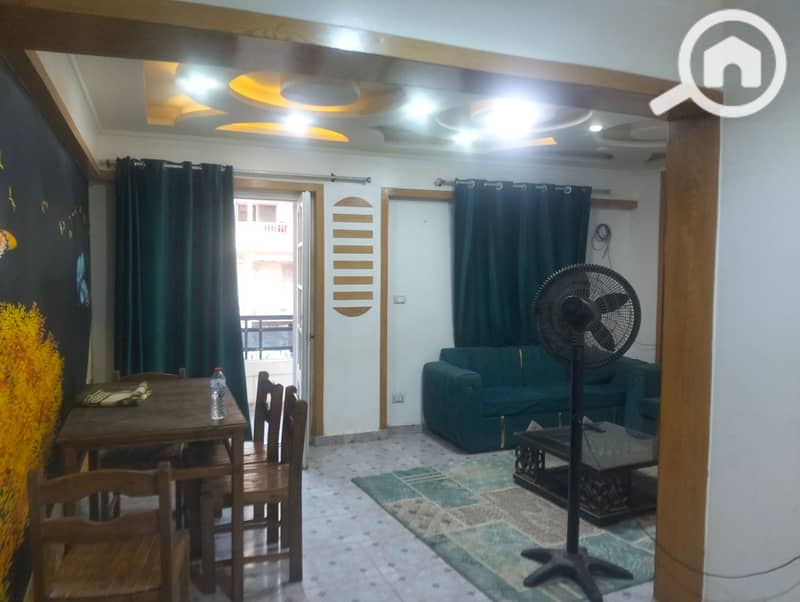 Furnished apartment for annual rent for a family or company, 2 bedrooms, reception with two pieces, kitchen, bathroom, on the first upper floor. All utilities are available, water and electricity. Located in Alexandria, Al-Agami, kilo 21, on Palm Beach, main street 27, in a very distinguished location. - Ansicht 2