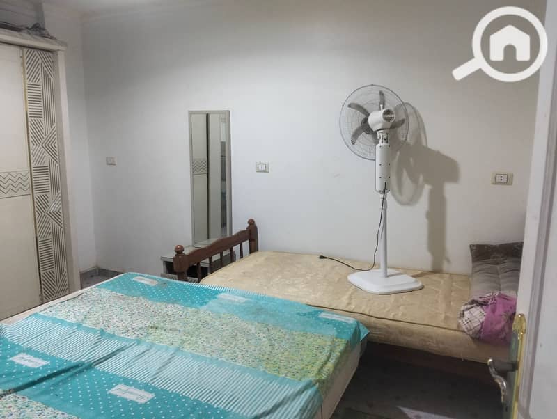 Furnished apartment for annual rent for a family or company, 2 bedrooms, reception with two pieces, kitchen, bathroom, on the first upper floor. All utilities are available, water and electricity. Located in Alexandria, Al-Agami, kilo 21, on Palm Beach, main street 27, in a very distinguished location. - Mehr