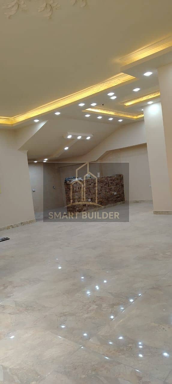Duplex for sale in Gardenia, Fifth Settlement, with an area of 240 square meters and a garden. Finished to ultra-super lux standards, with a northern facade and a private entrance. All utilities available. Gardenia is 2 minutes from Gamal Abdel Nasser Axis. - Widok 2