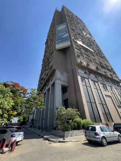 Office for Sale in Abasiya, Cairo - مكتب إداري فاخر للبيع – عمارات العبور | صلاح سالم