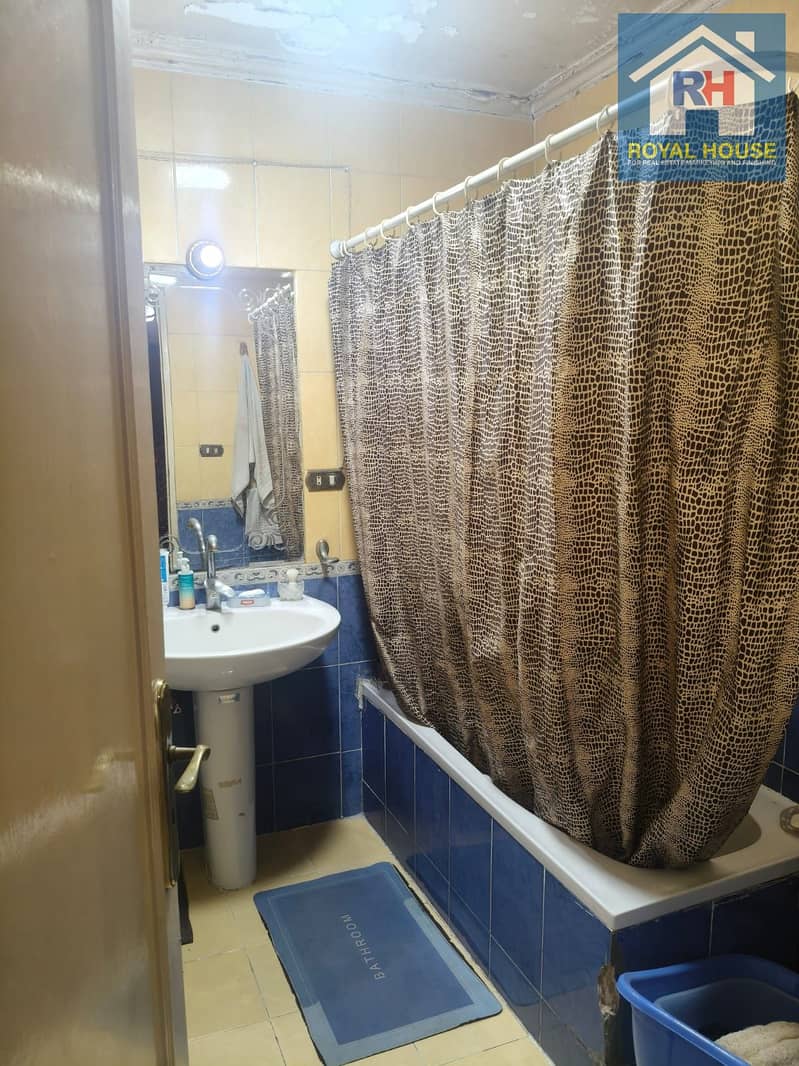 Apartment for sale, 120 sq m, on Mohamed Abdel Khalek Street, off Selim El Awal Street, near Ibn Khaldoun School, El Naam, close to El Helmiya Square. - Widok 4