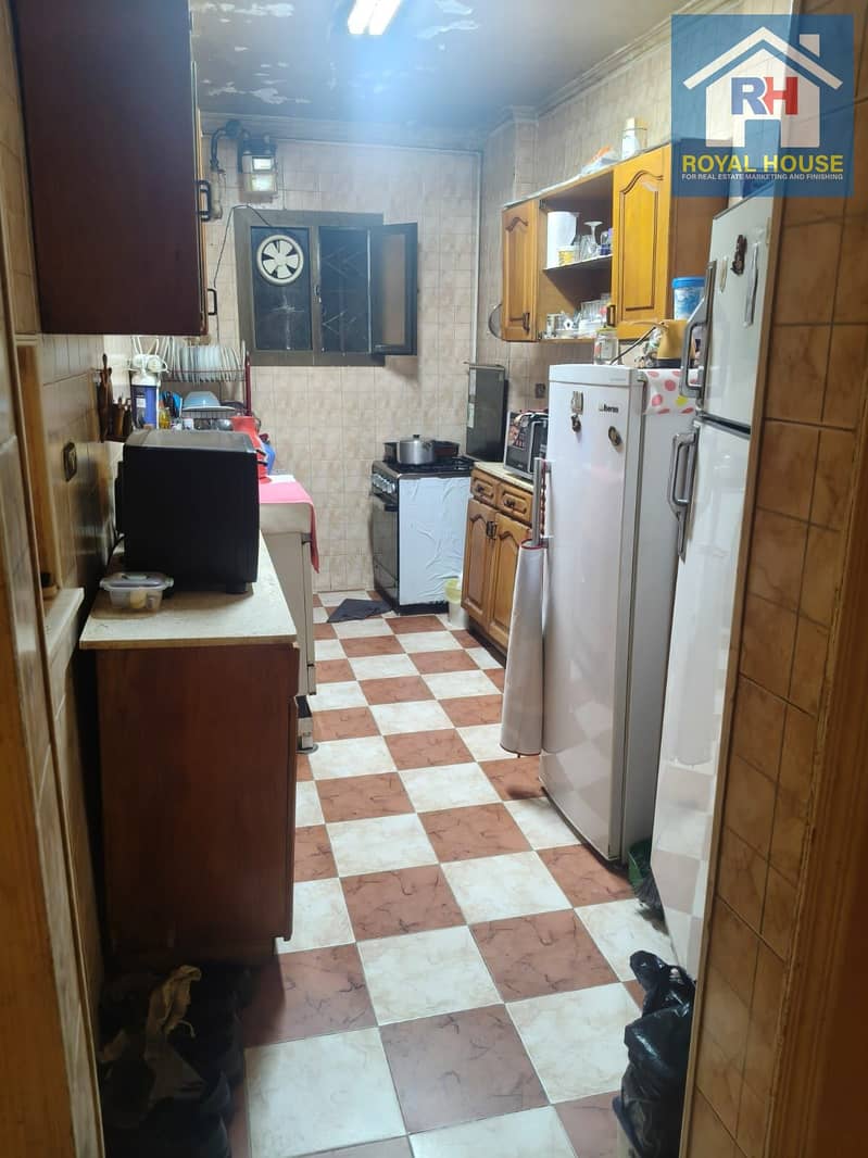 Apartment for sale, 120 sq m, on Mohamed Abdel Khalek Street, off Selim El Awal Street, near Ibn Khaldoun School, El Naam, close to El Helmiya Square. - Więcej