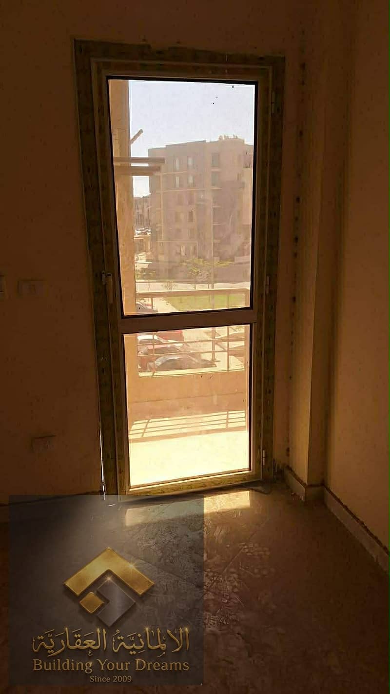 For sale, an apartment in the Fifth Settlement, Dar Misr Al-Andalus Compound, next to the Mivida Compound and Hyde Park, and seven minutes from the American University. - Widok 6