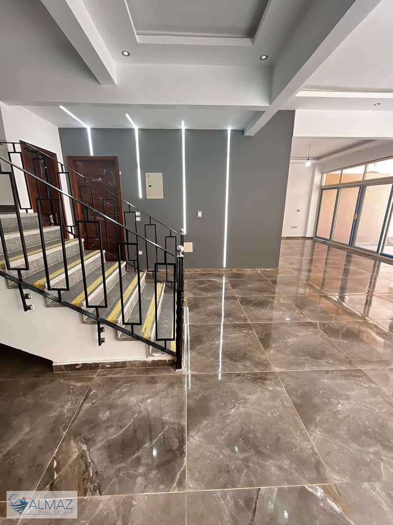 Unfurnished duplex, 250 sq m, with garden, for rent (residential and commercial use) in Al Banafseg 8 Villas, First Settlement, located near North 90t – pohled 5