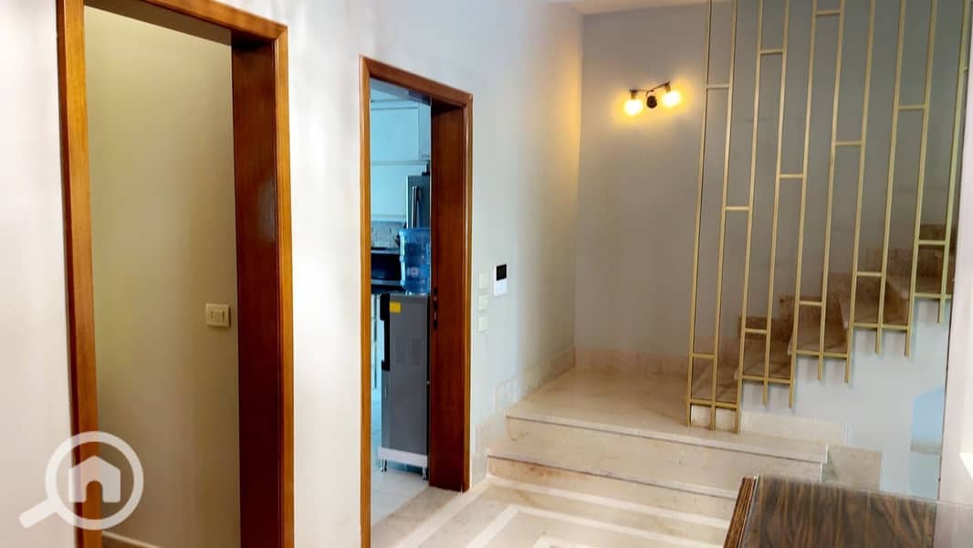 Villa for sale, immediate delivery, ready with furnishings and appliances in Atrio, Sheikh Zayed. - Widok 3