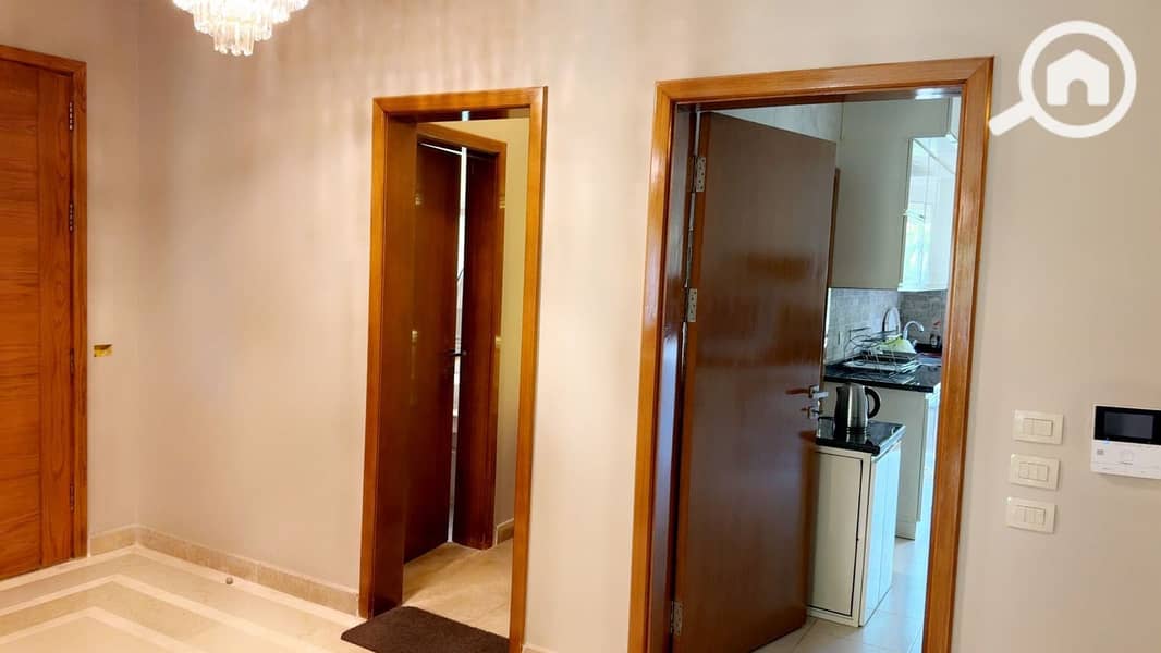 Villa for sale, immediate delivery, ready with furnishings and appliances in Atrio, Sheikh Zayed. - Widok 6