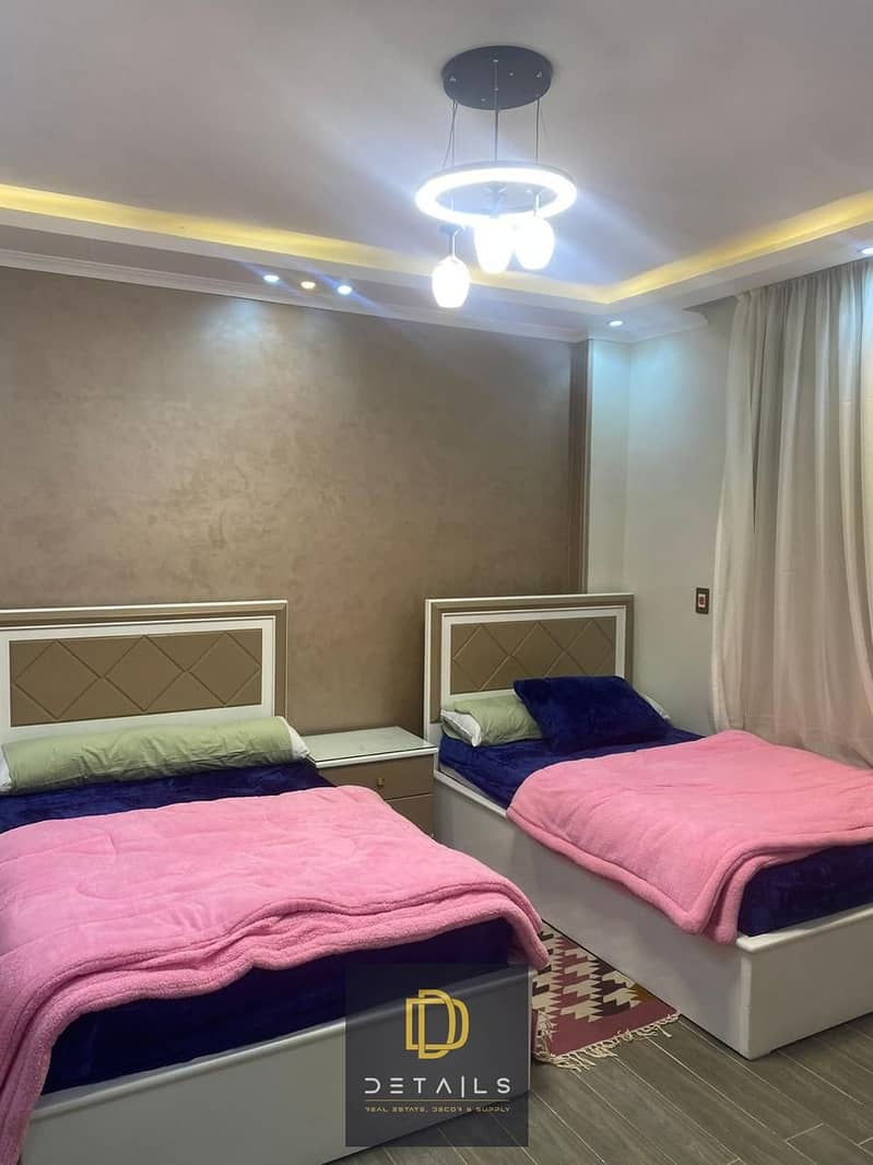 Ground-floor apartment with a private garden for rent at the best price, fully furnished with hotel-style furnishings, in Al Khamayel, Sheikh Zayed. - Widok 5