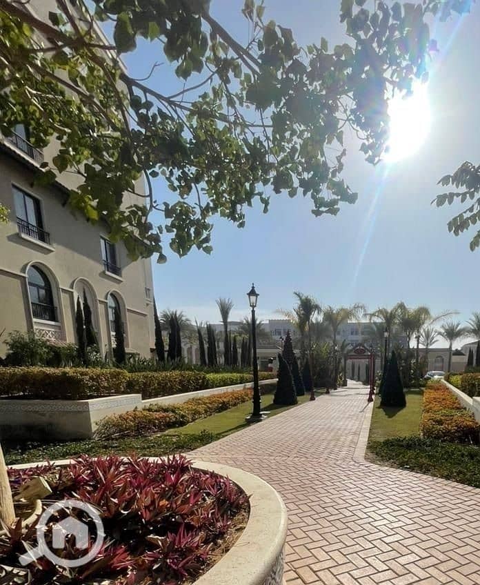 **75 sqm Studio in Village West, Sheikh Zayed, at an excellent price (a real bargain), with a very prime location. ** - Altro