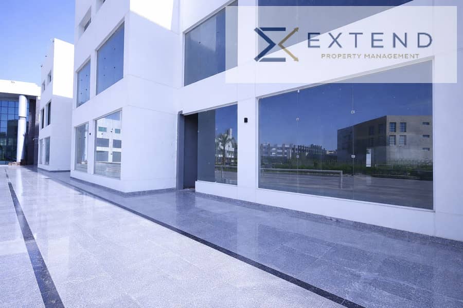 In a strategic location with a large daily footfall, a commercial space for rent of 300 sqm in the heart of 6th of October on the central axis inside a shopping mall, suitable for multiple activities. - Mehr