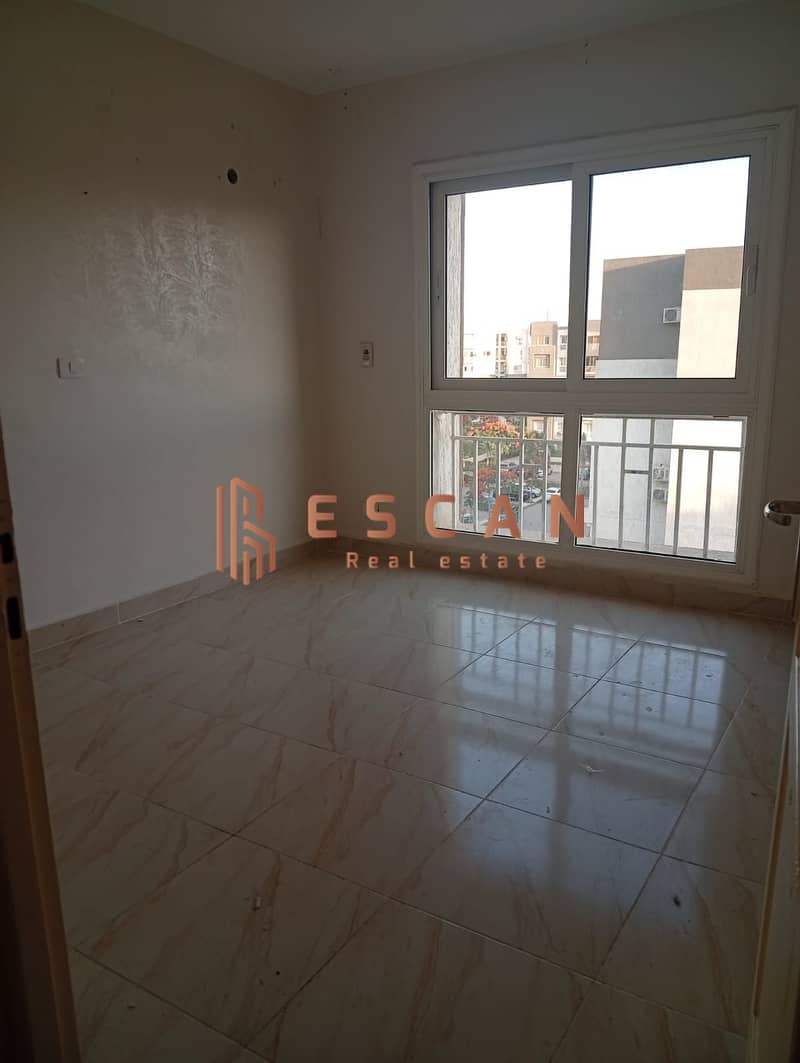 Apartment for rent, 116 square meters, vacant, in Madinaty, District 12, B12, 5th floor, near services. - Więcej