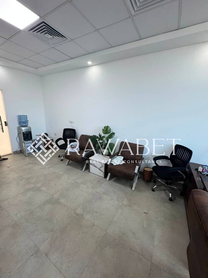 A fully finished office with air conditioning, ready for immediate occupancy, located in kargo Mall, one of the most prestigious commercial – pohled 4