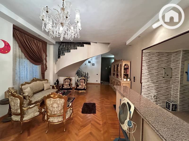 Duplex for sale at a fantastic price in Al-Banafsaj Villas 10, garden view. - Mehr