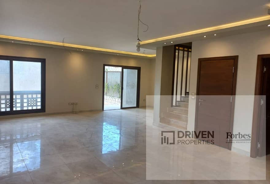 Ready Villa 5BD For Rent In Green 4 Compound Sheikh Zayed Facing Palm Hills Giza - Ansicht 2