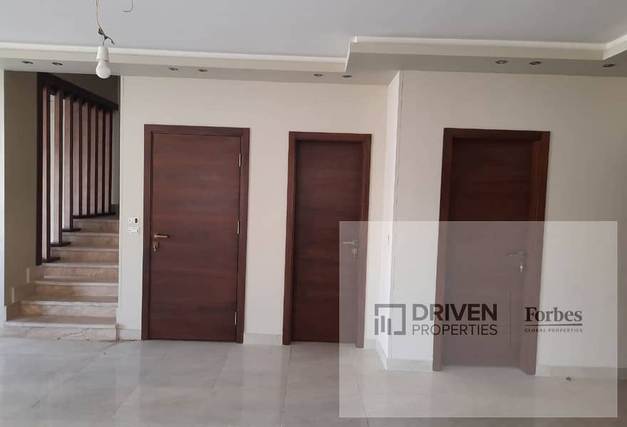 Ready Villa 5BD For Rent In Green 4 Compound Sheikh Zayed Facing Palm Hills Giza - Ansicht 5