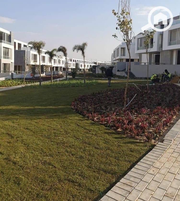 For sale: Townhouse 330m² in Joulz Compound, Sheikh Zayed, direct view of the lake, immediate delivery . – pohled 3