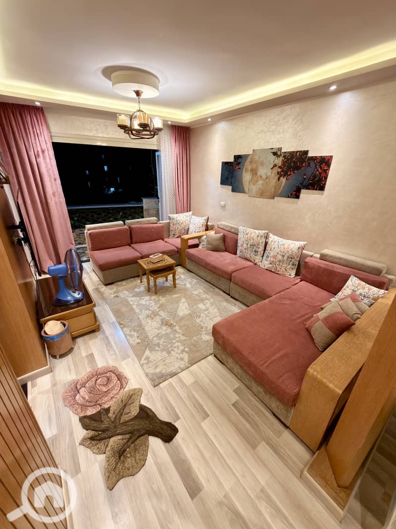 A one-bedroom apartment for sale in Miami on Al-Saba'i Main Street, 145 m², 10th floor. Asking price: 4,350. - Widok 2