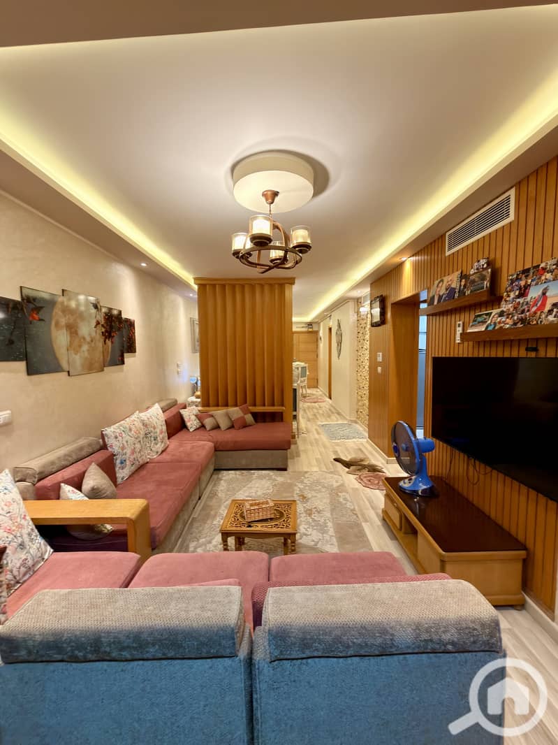 A one-bedroom apartment for sale in Miami on Al-Saba'i Main Street, 145 m², 10th floor. Asking price: 4,350. - Widok 3