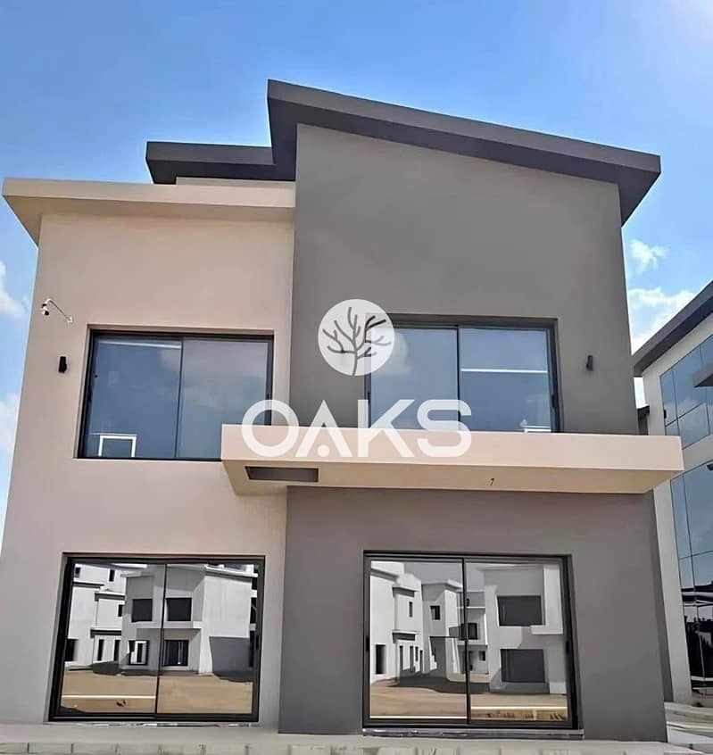 Villa for sale in the crest Compound form ilcazar development in new cairo in front of hydepark with installments on 10 years - Widok 2
