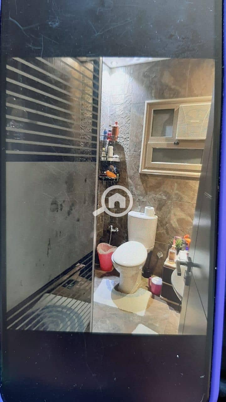 A distinctive apartment in Al-Masrawiya Compound – Phase Two, strategically located on South 90th, close to Mohammed Naguib Axis, Rehab Bridge, and the Investors Area, next to Concord Plaza. - Więcej