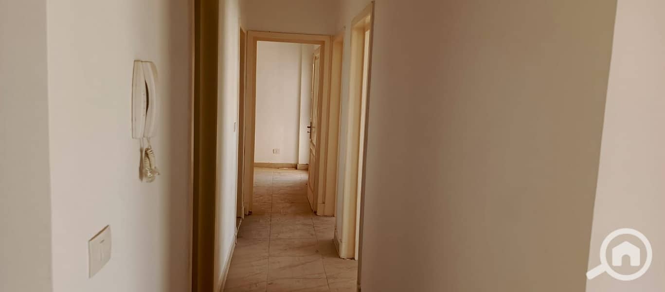 Apartment for Rent (Old Rent Law) in Madinaty, B12 – Group 123, Near Services. - Widok 4