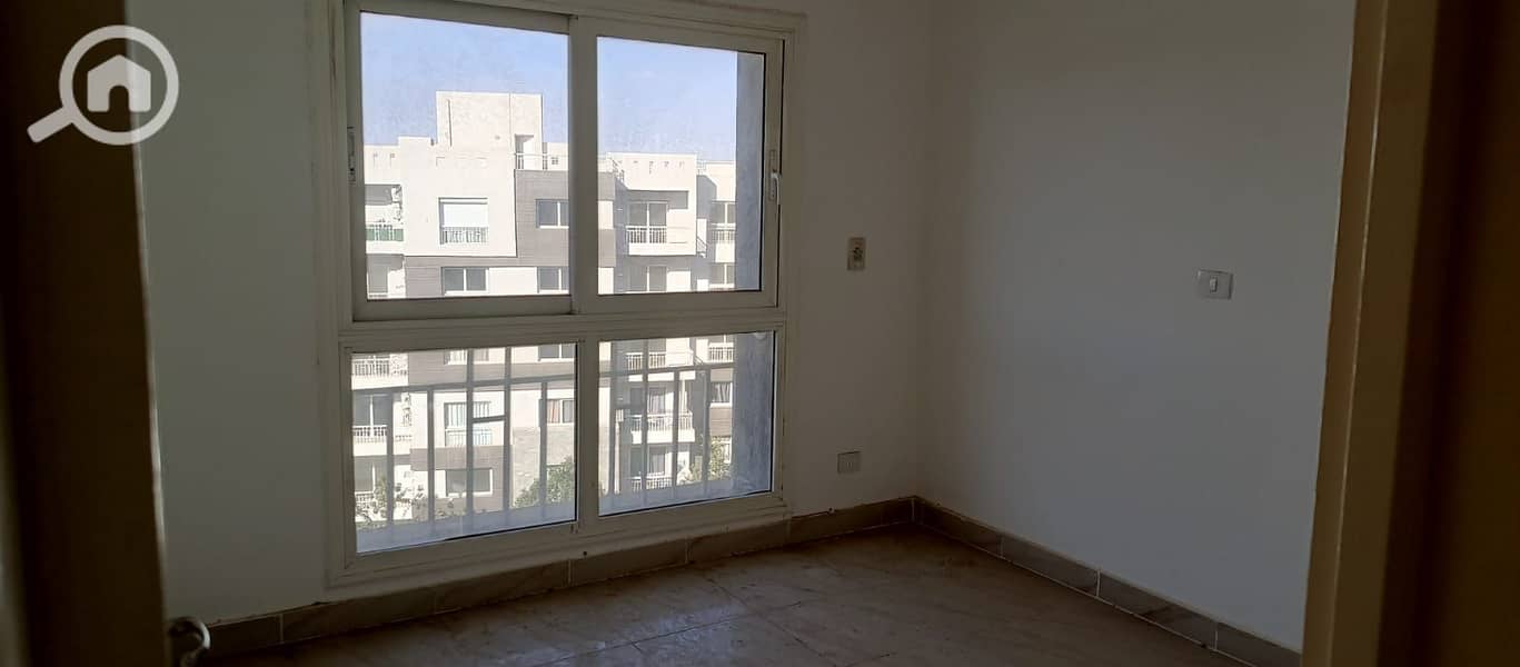 Apartment for Rent (Old Rent Law) in Madinaty, B12 – Group 123, Near Services. - Więcej