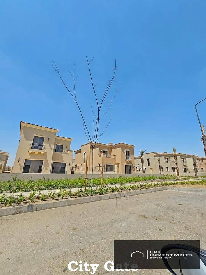 Villa Twin house | Ready to move | With Best location, Special land area in City Gate New Cairo - Aanzicht 3