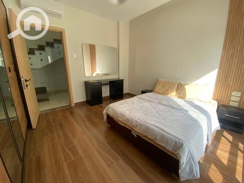For a quick sale in the heart of Taj City! || Last ready-to-move villa available || Fully finished and ready to live in || Directly facing Cairo Airpo - Widok 4