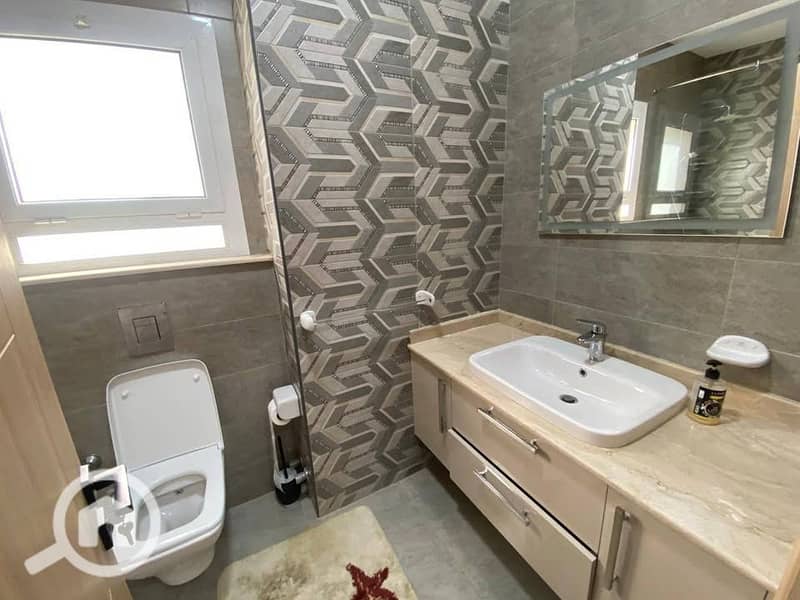 For a quick sale in the heart of Taj City! || Last ready-to-move villa available || Fully finished and ready to live in || Directly facing Cairo Airpo - Widok 5