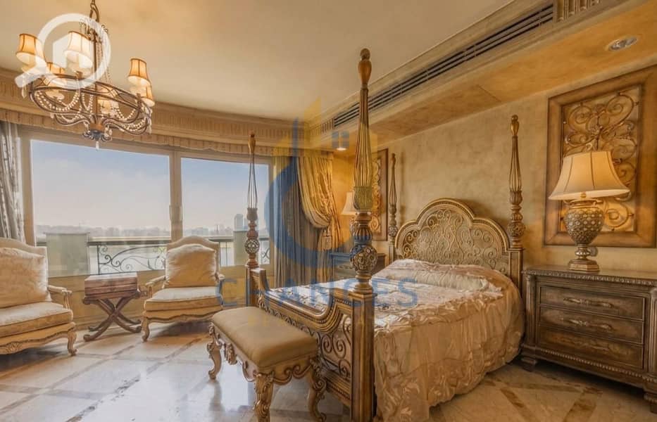 Duplex for sale on Maadi Corniche, with Ultra Super Lux finishing and a view of the Nile and the Pyramids. - Więcej