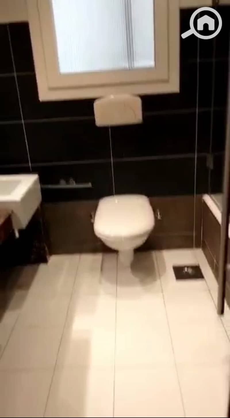 8 1000983756. jpg