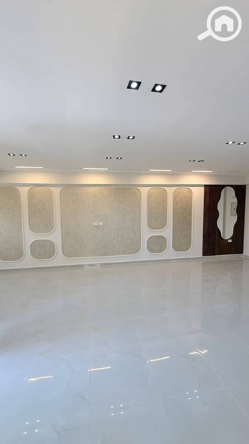 Ground floor apartment of 220m with a private garden - Więcej